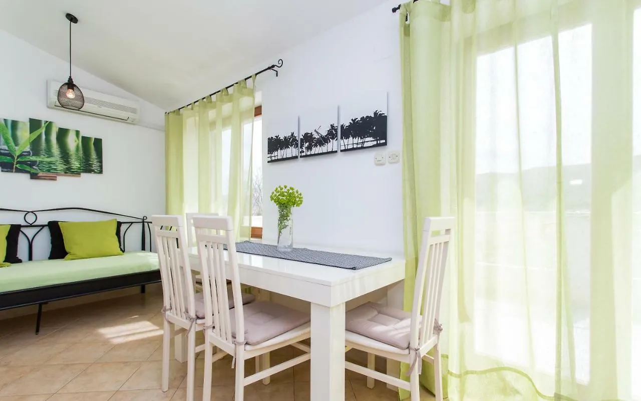Apartments Frgacic Baska  0*, Baska (Krk) Croatia